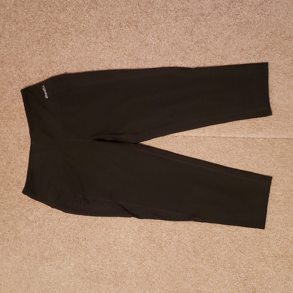 Handful Women's Black Capris